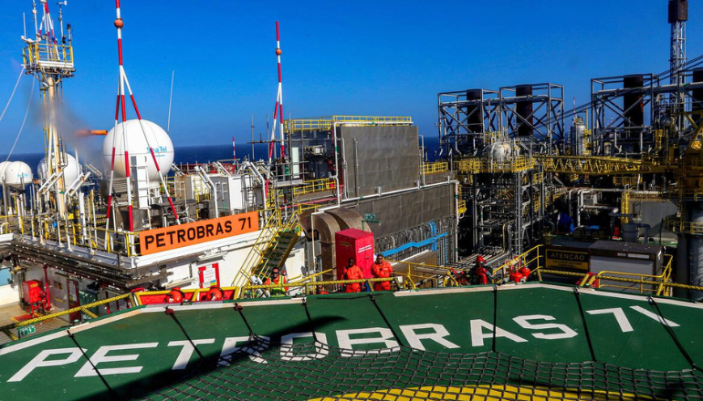 Brasil bate pela 1ª vez marca de 5 milhões de barris de petróleo e gás natural