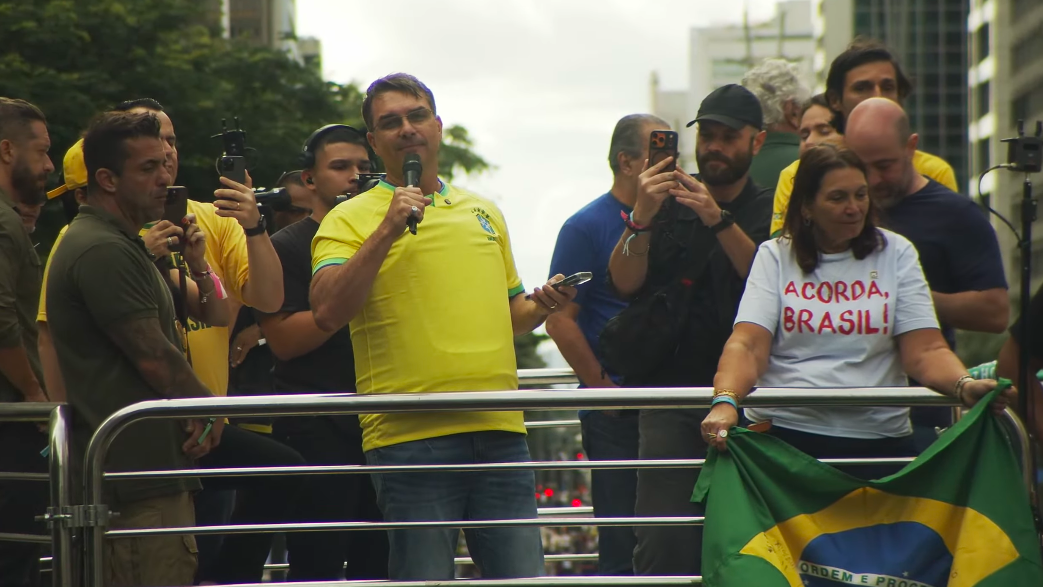 Flávio prega união com Zema e Caiado em ato na Paulista