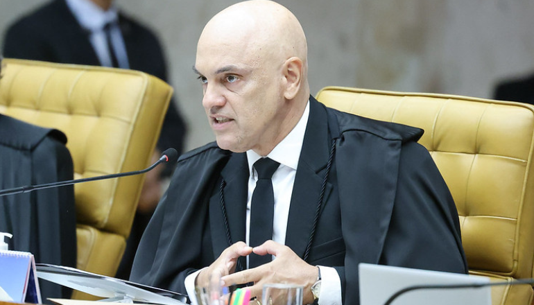 Alexandre de Moraes compara atos de Eduardo Bolsonaro nos EUA a tentativa de golpe